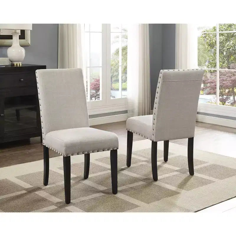 Set da pranzo in legno Biony Espresso di Roundhill Furniture con sedie in tessuto e borchie