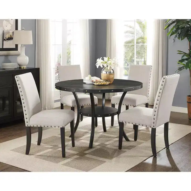 Set da pranzo in legno Biony Espresso di Roundhill Furniture con sedie in tessuto e borchie