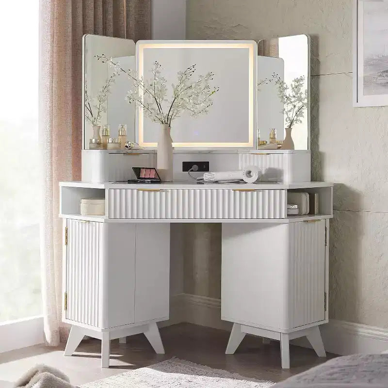 Mobile Toeletta Angolare con Specchio LED e Stazione di Ricarica, Tavolo da Trucco Scanalato da 122 cm con Piano in Vetro e Armadietti Contenitori