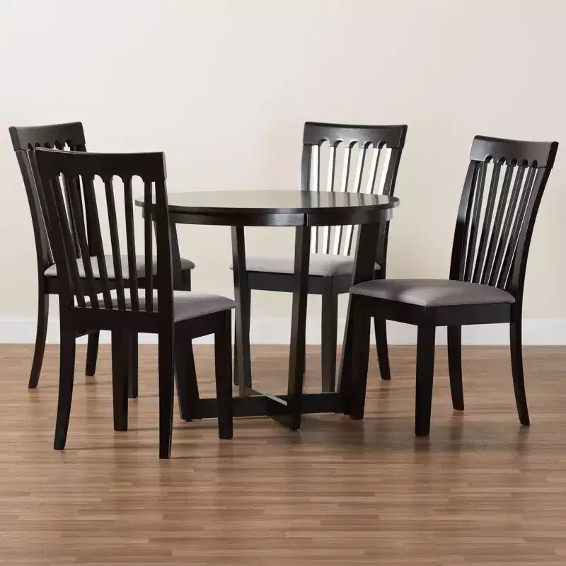 Set da pranzo 5 pezzi Baxton Studio Nellie in tessuto grigio moderno e legno marrone scuro
