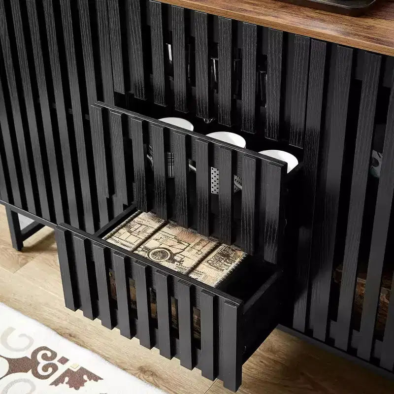 Credenza con contenitore, mobile contenitore con ante a strisce grigliate e cassetti contenitori