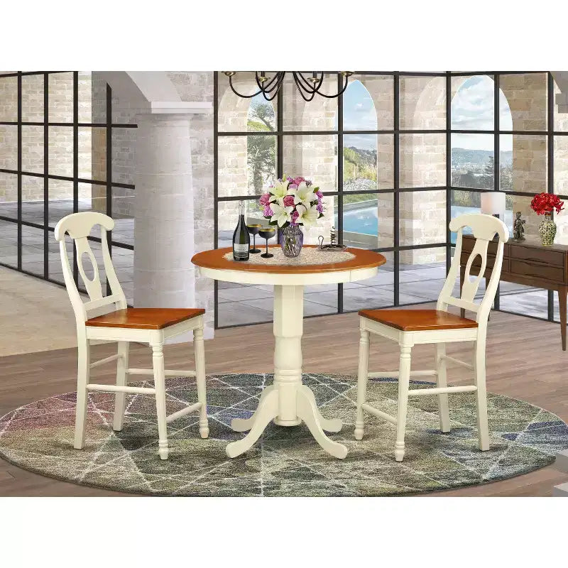 Tavolo da pranzo HomeStock a 3 pezzi con piano rotondo in legno massello con finitura color latticello e ciliegio con 2 sedie
