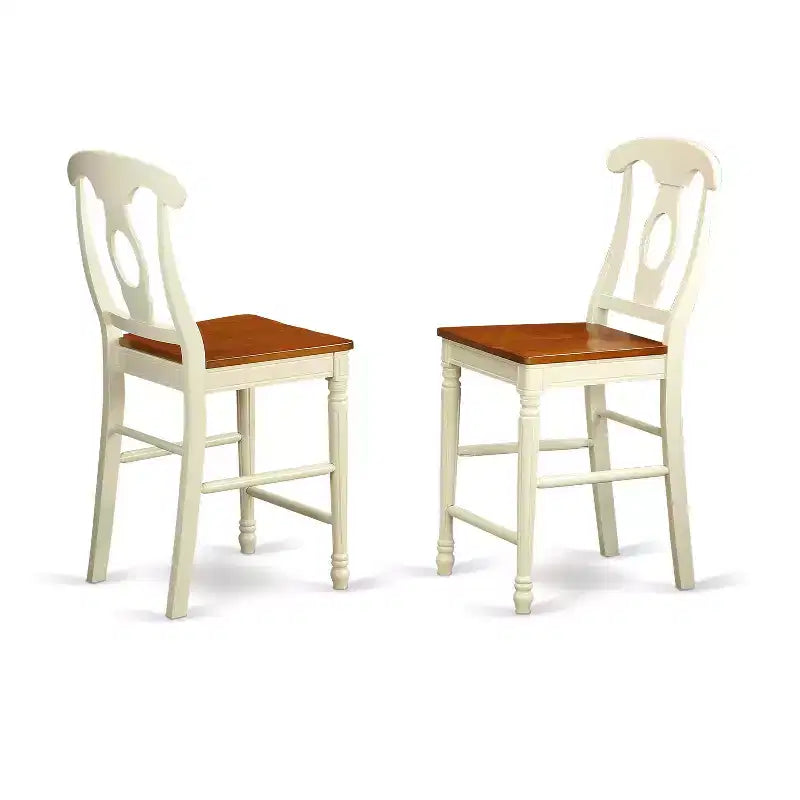 Tavolo da pranzo HomeStock a 3 pezzi con piano rotondo in legno massello con finitura color latticello e ciliegio con 2 sedie