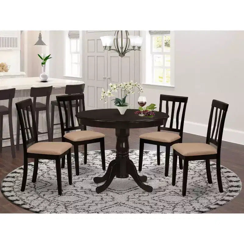Tavolo da pranzo rotondo con top in legno massello finitura cappuccino e 4 sedie - 5 pezzi
