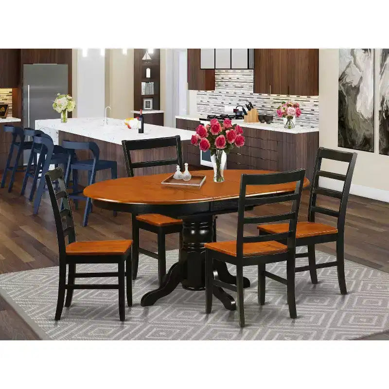 HomeStock Tavolo da pranzo ovale 5 pezzi con ripiano in legno massiccio finitura nera e ciliegio e 4 sedie
