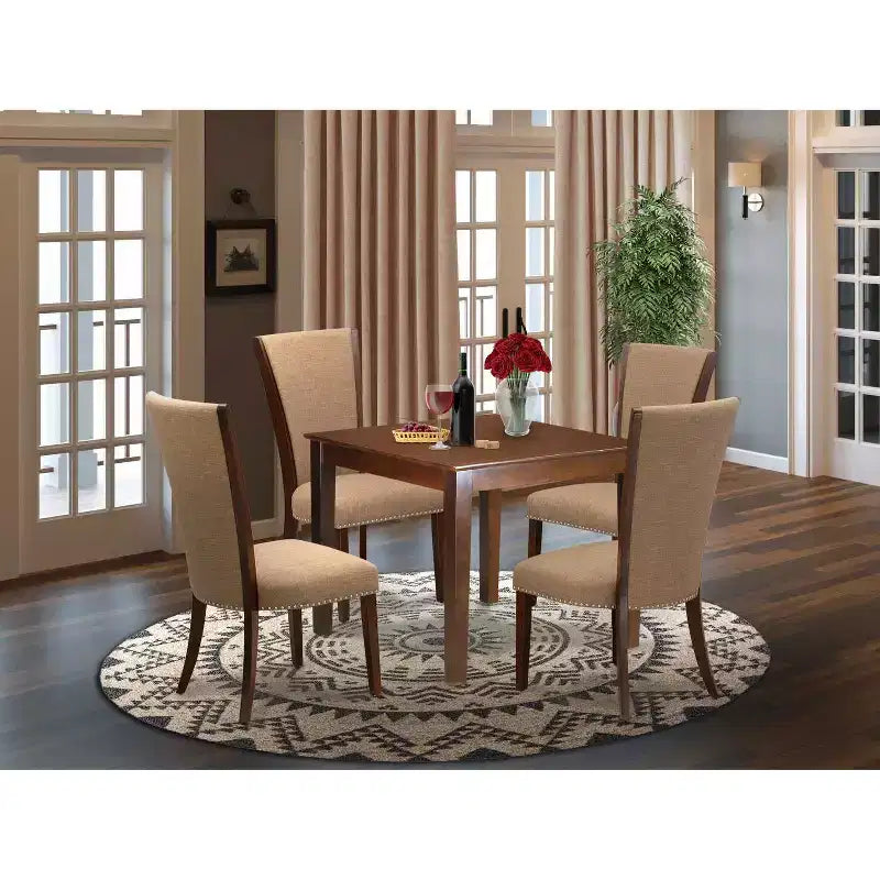 Set da pranzo 5 pezzi in legno massello con finitura mogano - Posti a sedere 4
