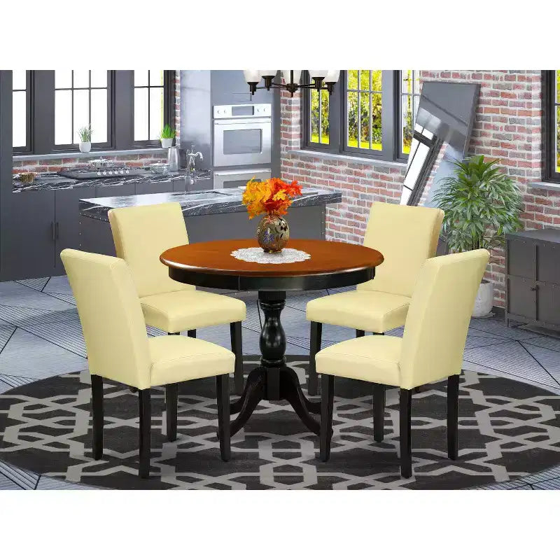 Tavolo da pranzo HomeStock 5 pezzi, rotondo, piano in legno massello nero e ciliegio con 4 sedie