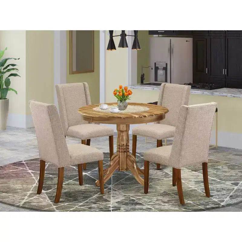 HomeStock Tavolo da pranzo rotondo a 5 pezzi in legno massello con finitura quercia naturale e 4 sedie Parson