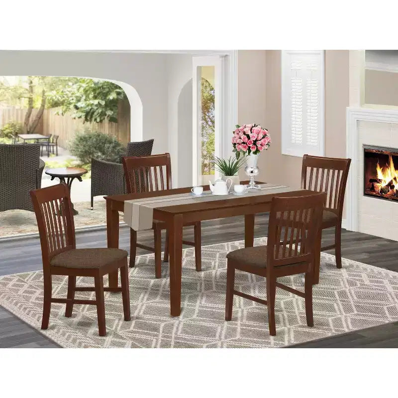 HomeStock Tavolo da pranzo rettangolare a 5 pezzi con piano in legno massello finitura mogano e 4 sedie
