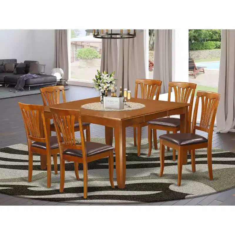 Tavolo da pranzo HomeStock a 7 pezzi, piano quadrato in legno massello con finitura marrone sella e 6 sedie