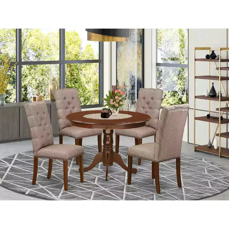 HomeStock Set Da Pranzo Con Tavolo Rotondo In Legno Massello Finitura Mogano E 4 Sedie Parson, 5 Pezzi