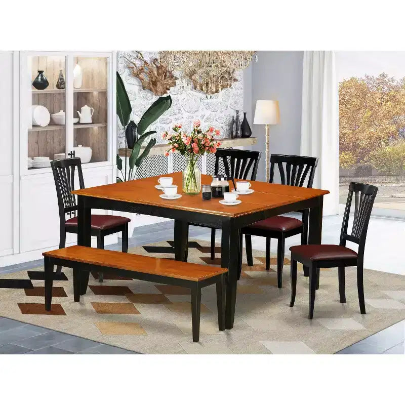 Tavolo da pranzo HomeStock a 6 pezzi, quadrato, con piano in legno massiccio finitura nera e ciliegio, con 1 panca e 4 sedie
