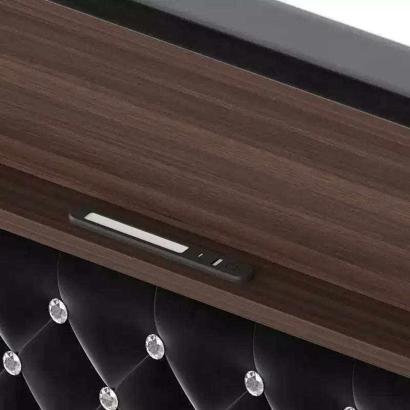 Struttura letto imbottita in velluto Queen Size con porta USB e luce notturna, letto a piattaforma con testiera ad ali e decorazioni a rivetti e mensola