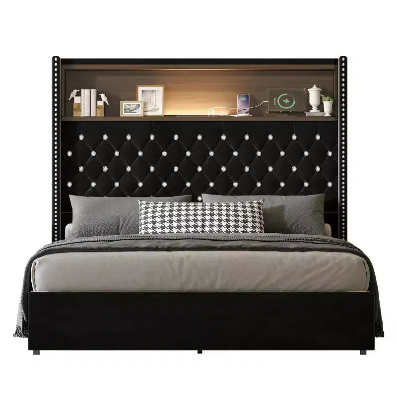 Struttura letto imbottita in velluto Queen Size con porta USB e luce notturna, letto a piattaforma con testiera ad ali e decorazioni a rivetti e mensola
