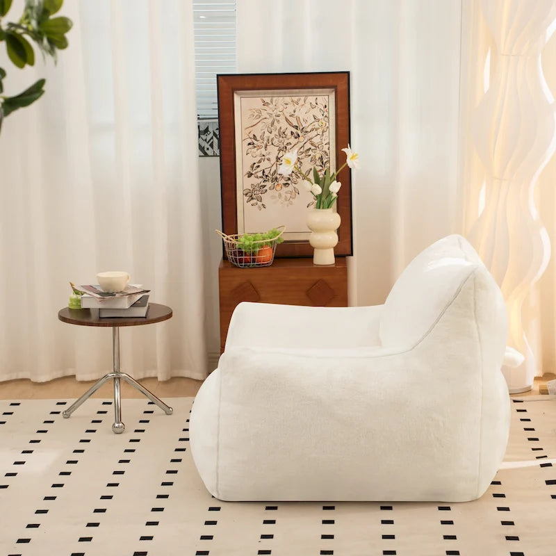Poltrona a sacco in ecopelliccia con schienale, imbottitura in schiuma sminuzzata ad alta densità e design versatile