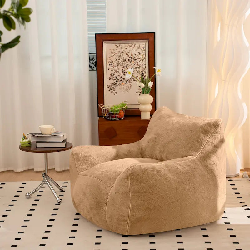 Poltrona a sacco in ecopelliccia con schienale, imbottitura in schiuma sminuzzata ad alta densità e design versatile