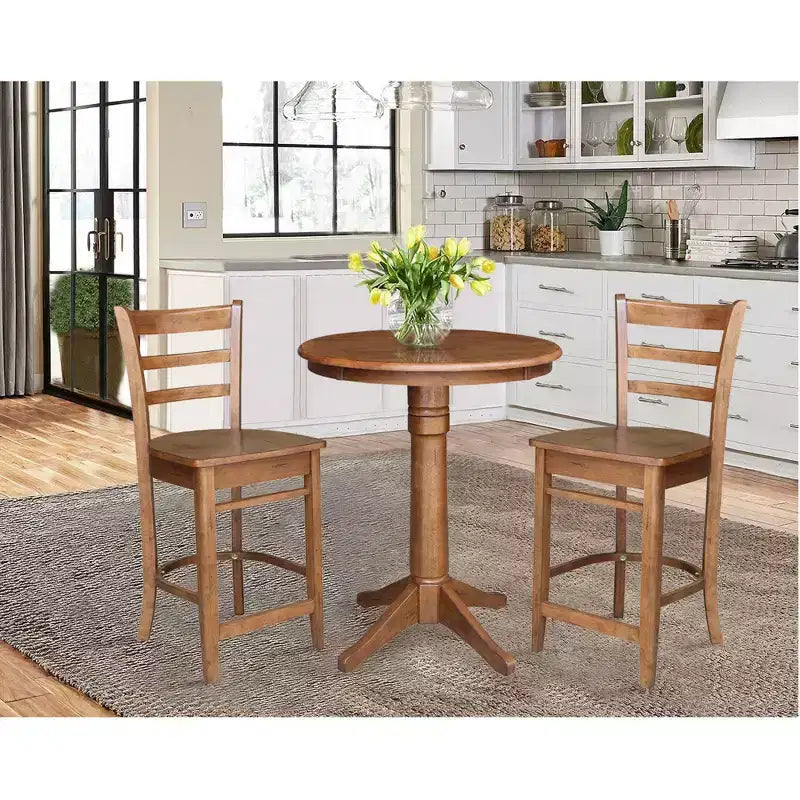 Set da pranzo Effie rotondo a colonna, altezza bancone, 30", con 2 sgabelli Emily, rovere anticato - International Concepts: legno massello, 3 pezzi