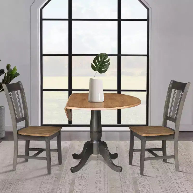 Tavolo da pranzo Jordan rotondo a 2 ante ribaltabili da 42" a 3 pezzi con 2 sedie con schienale a fascia Hickory/Washed Coal - International Concepts