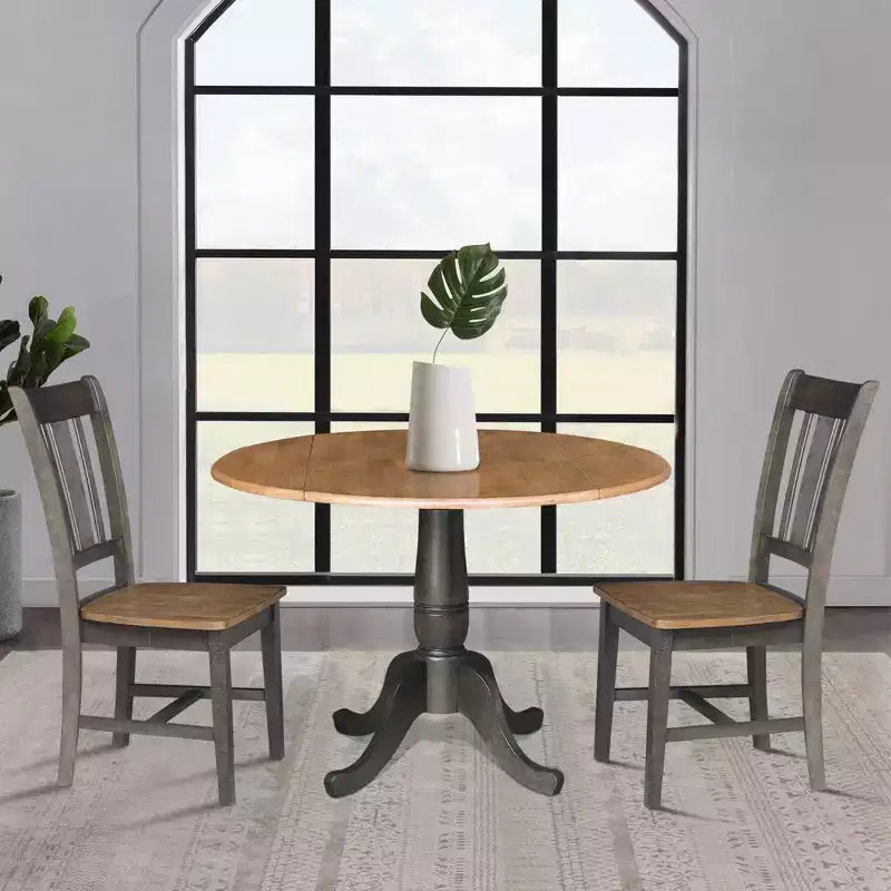Tavolo da pranzo Jordan rotondo a 2 ante ribaltabili da 42" a 3 pezzi con 2 sedie con schienale a fascia Hickory/Washed Coal - International Concepts