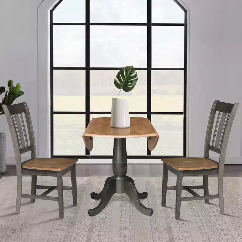 Tavolo da pranzo Jordan rotondo a 2 ante ribaltabili da 42" a 3 pezzi con 2 sedie con schienale a fascia Hickory/Washed Coal - International Concepts