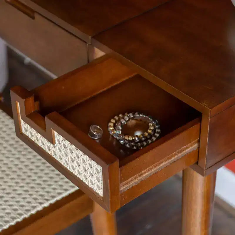 Linon Callie Toeletta in Legno Massello con Sgabello: Design Bohemien, Specchio Ribaltabile, Spazio Contenitore