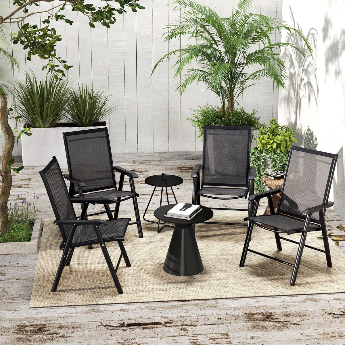 Set di 4 sedie pieghevoli da esterno Outsunny dal design semplice ed elegante, comode per terrazzo, giardino, cortile e viaggi