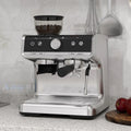 Macchina da caffè espresso, con macinacaffè, serbatoio dell'acqua da 2,8 L