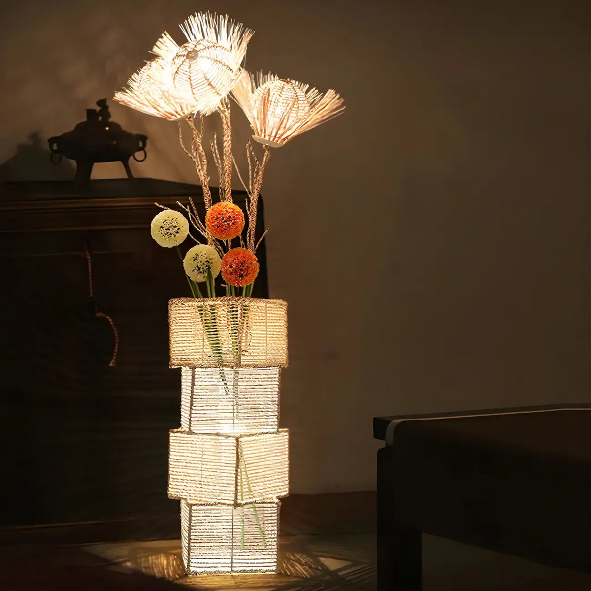 Podna svjetiljka od ratana s LED rasvjetom u obliku stupa, s utikačem za dnevni boravak