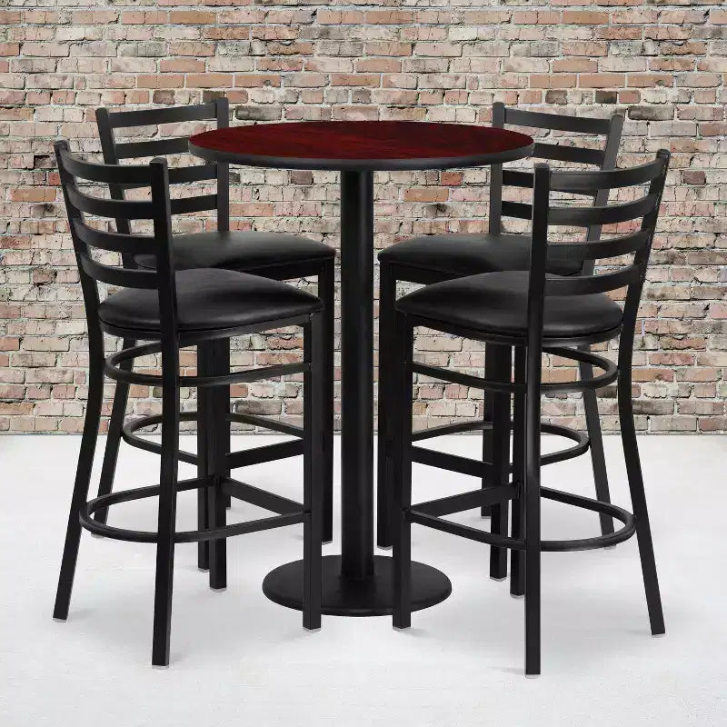 Set tavolo rotondo laminato Flash Furniture da 30'' con base rotonda e 4 sgabelli da bar in metallo con schienale a scala