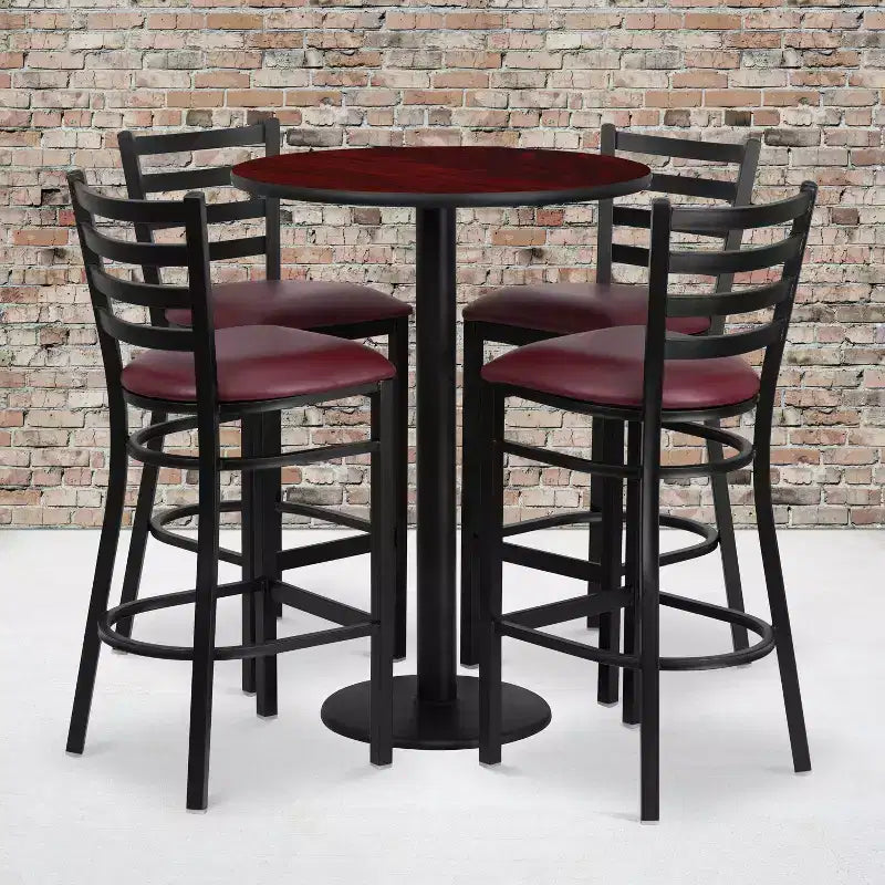 Set tavolo rotondo laminato Flash Furniture da 30'' con base rotonda e 4 sgabelli da bar in metallo con schienale a scala