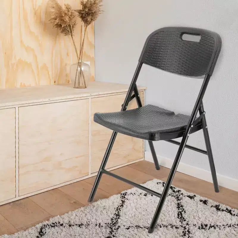Elama 4er-Set Klappstühle aus Rattan für drinnen und draußen