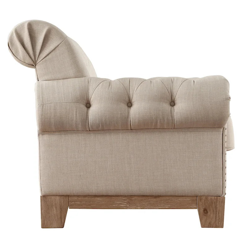 Poltrona Chesterfield Greenwich "Tufted Scroll Arm Nailhead" di iNSPIRE Q Artisan