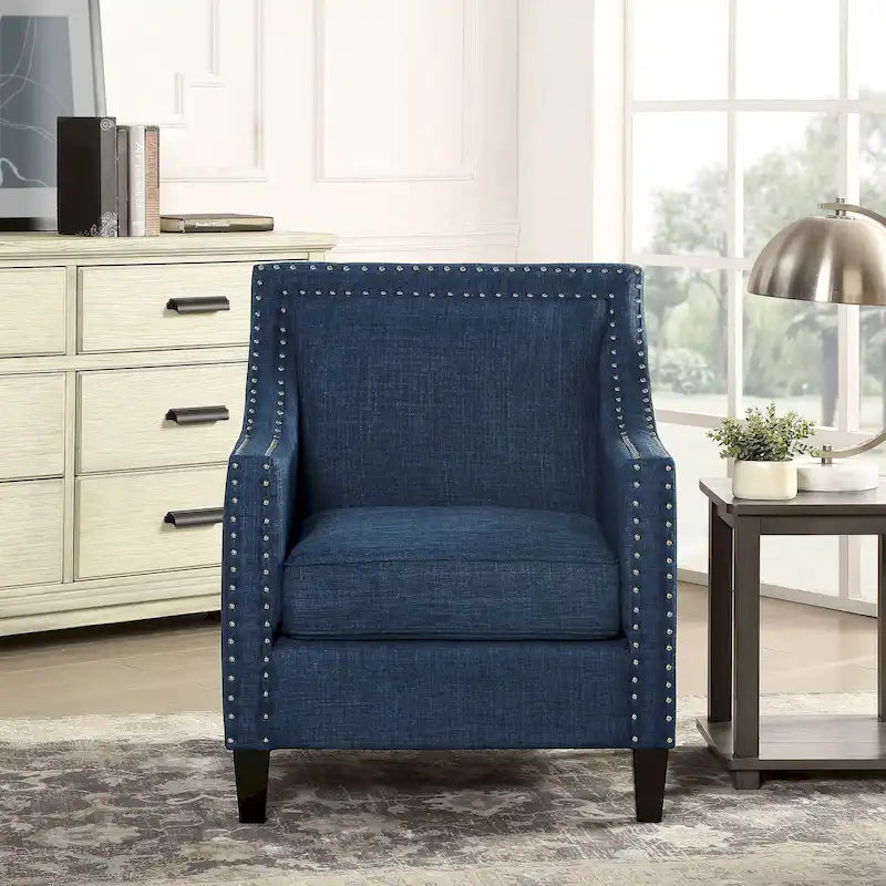 Poltrona d'accento Erica con borchie decorative cromate