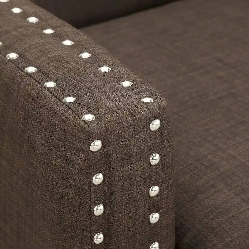Poltrona d'accento Erica con borchie decorative cromate