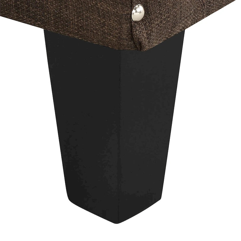 Poltrona d'accento Erica con borchie decorative cromate