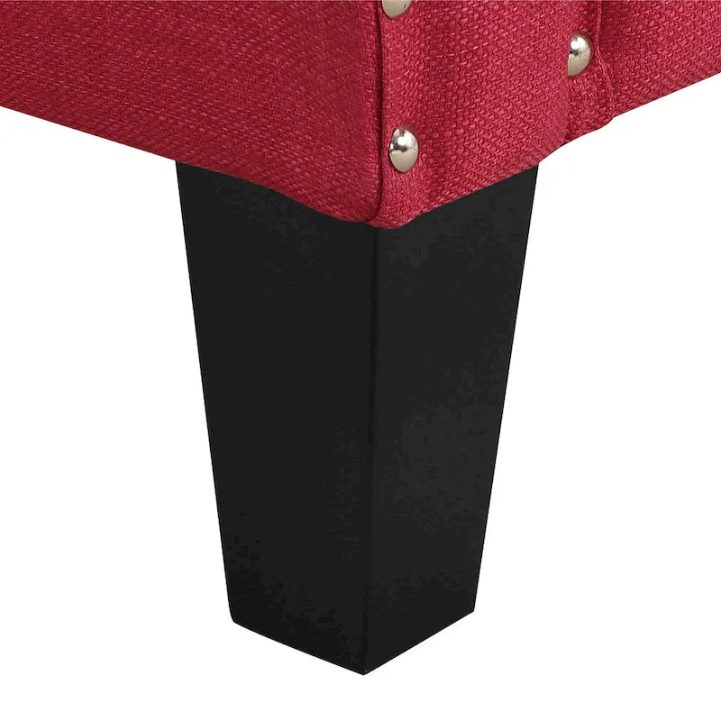 Poltrona d'accento Erica con borchie decorative cromate