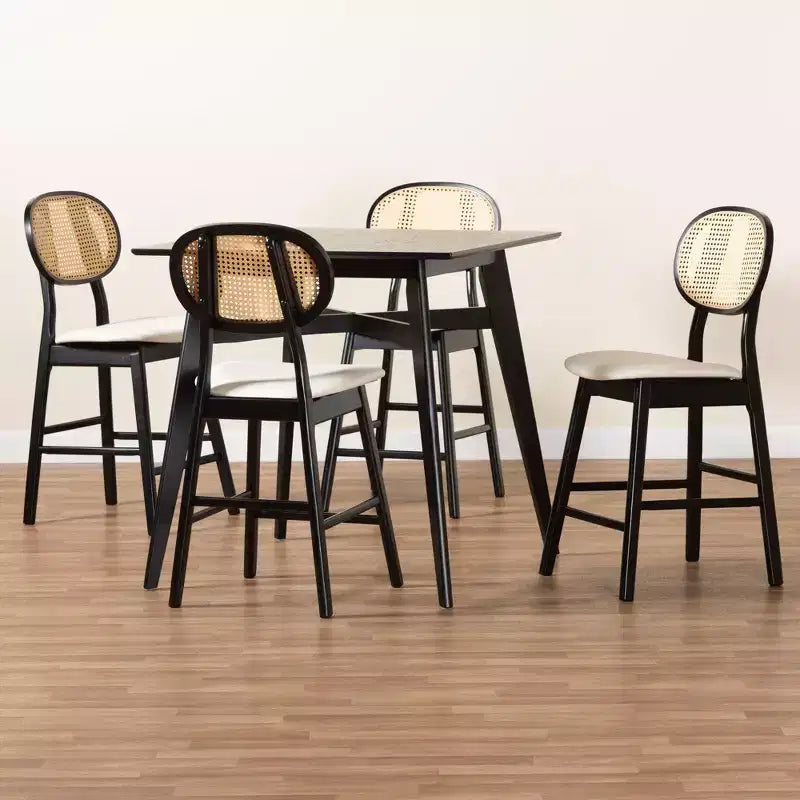 Set da pub Darrion in legno di 5 pezzi in stile moderno di metà secolo Baxton Studio