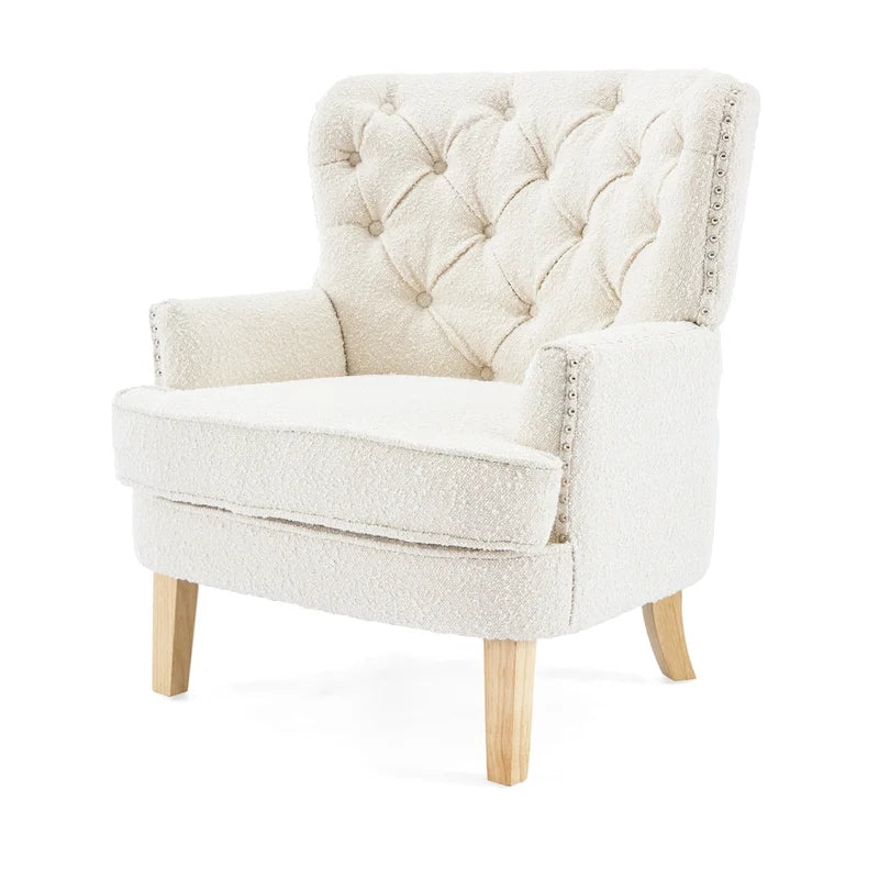 Poltrona Club con Rivetti Bouclé color Mandorla di Christopher Knight Home