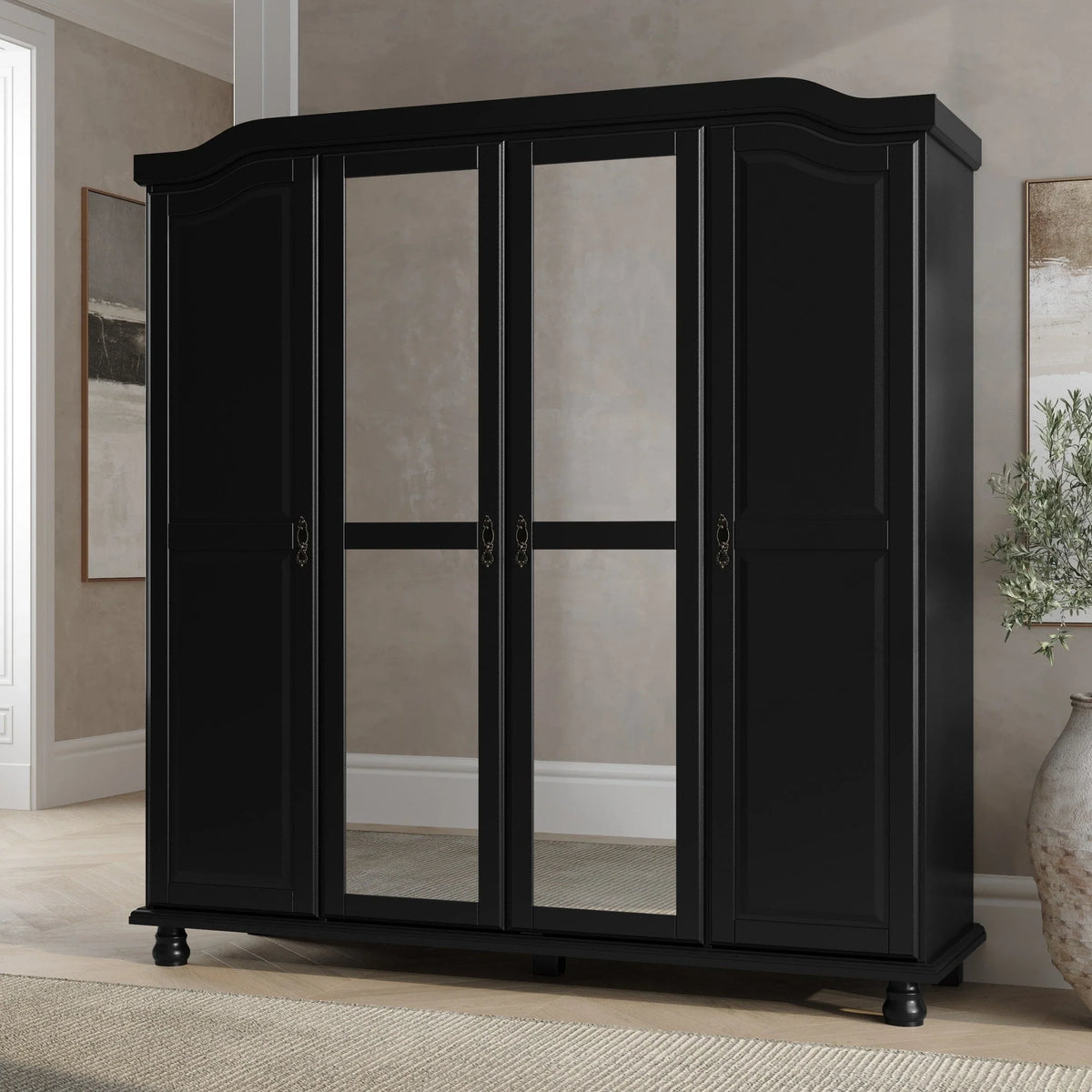 Armadio a 4 ante Kyle Palace Imports in legno massello al 100%, con ante in legno massello o a specchio