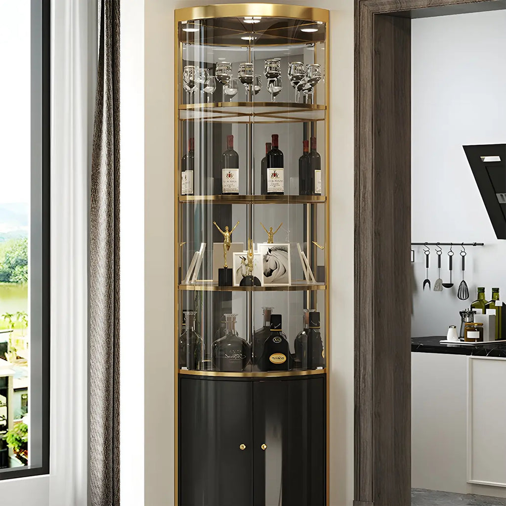 Glamouröser, glänzender Vitrinenschrank aus Glas und goldfarbenem Metall mit abgerundeter Ecke